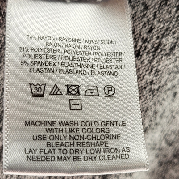 Anthropologie Akemi + Kim Lightweight Scoop Neck Sweater size Medium Petite - Picture 4 of 5